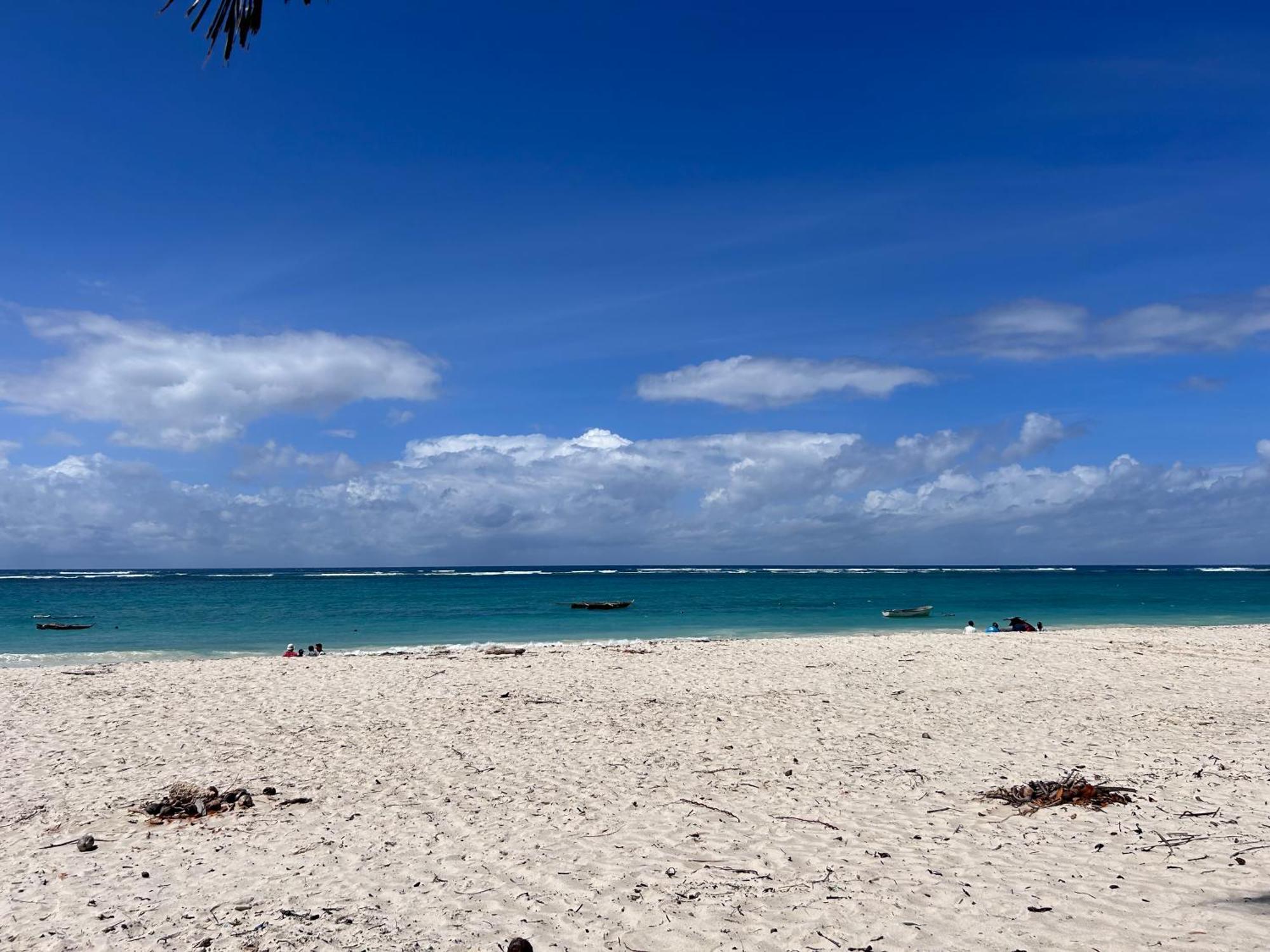 Ocean Blue Aparthotel Ukunda Exterior photo