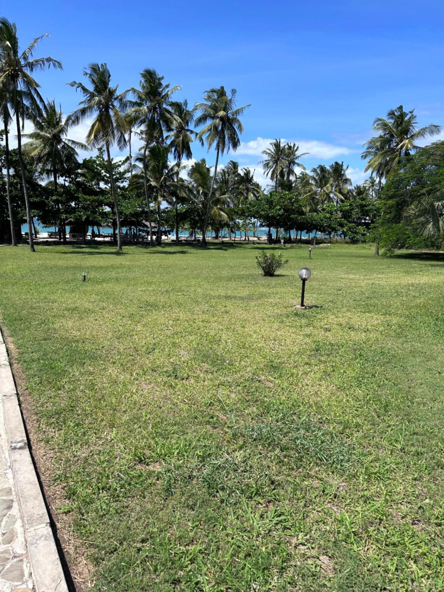 Ocean Blue Aparthotel Ukunda Exterior photo